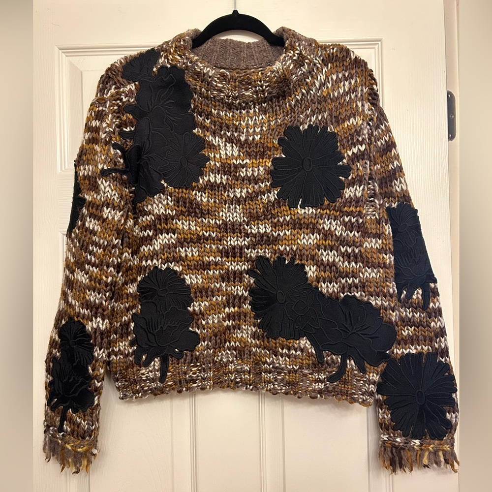 EUC boutique knitted sweater no tag best fits med or smaller.